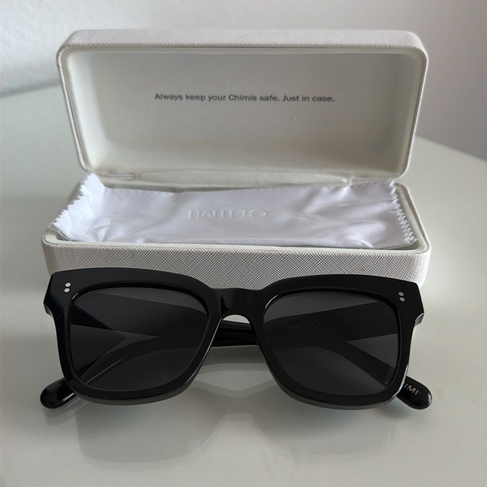Chimi 07 Black Sunglasses - Picture 8 of 11